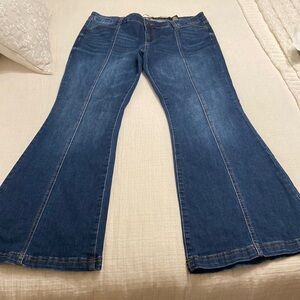 New without tags Low Rise Flared Jeans. Size 15.